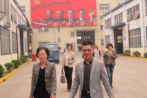 �й��ζ��^(q��)ί�y(t��ng)��(zh��n)�������L(zh��ng)���й��ζ��^(q��)����(li��n)�h�M��ӛ��N(y��n)��Ůʿ���ҏS�����L(zh��ng)������ͬ��ҕ���������