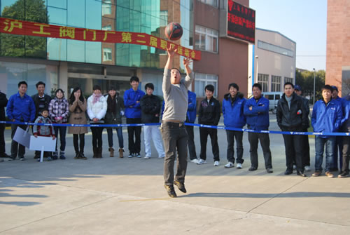 �Ϻ������y�T�S�ڶ������\(y��n)��(d��ng)��(hu��)���Ӷ��c(di��n)Ͷ�@��ِ���D15��