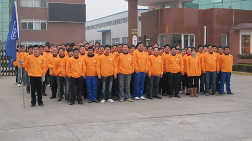 上海滬工閥門廠(集團(tuán))有限公司參加長跑活動員工出發(fā)前合影