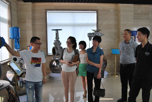 �D2 ���u(p��ng)�J(r��n)���M�I(l��ng)��(d��o)���^�����y�T(m��n)�a(ch��n)Ʒչ�d