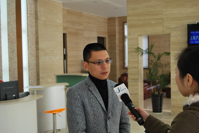 楊猛接受嘉定區(qū)電視臺(tái)記者采訪