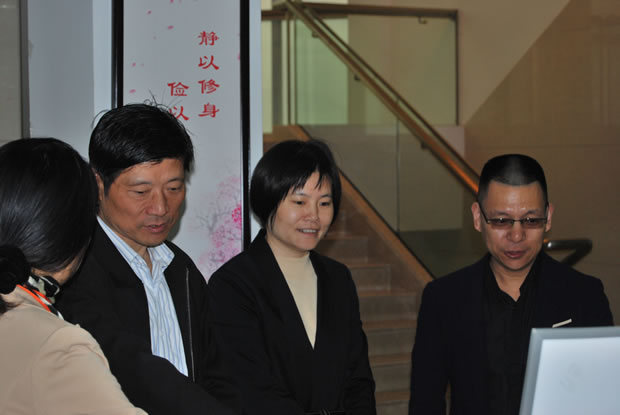 嘉定區(qū)社工委書記葛影敏視察滬工閥門(1)