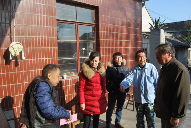 滬工閥門結(jié)對慰問尿毒癥病人高志超(圖2)