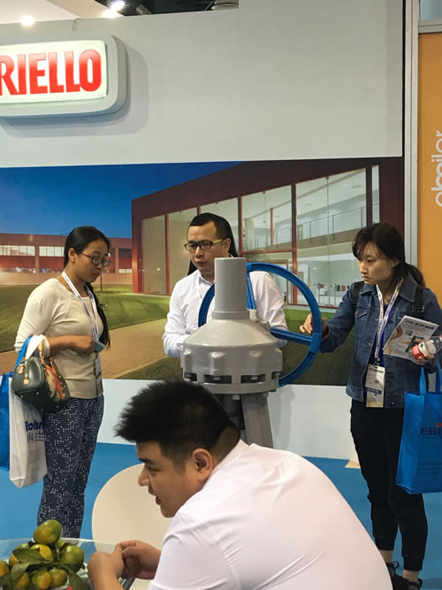 �ҹ�˾��չ 2016 �Ϻ���(gu��)�H������偠t�������|(zh��)��չ���D4��