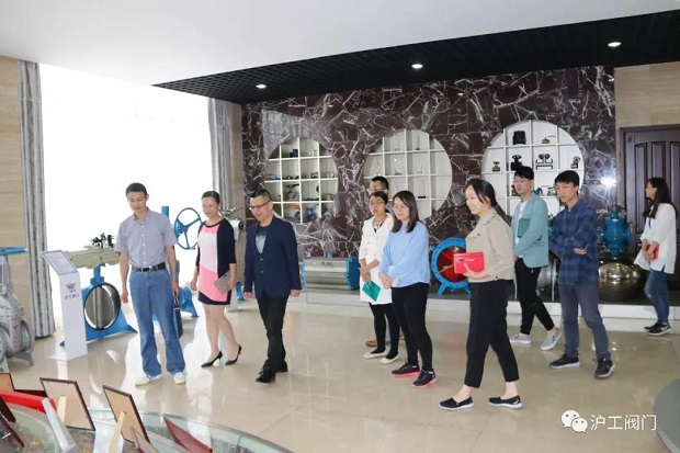 嘉定區(qū)經(jīng)委前來上海滬工閥門廠進(jìn)行調(diào)研(圖3)