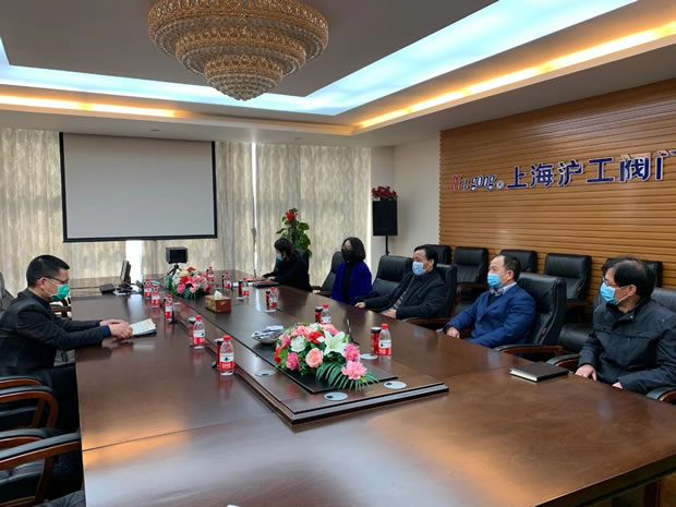 嘉定區(qū)人大常委會(huì)副主任王其明走訪調(diào)研上海滬工閥門廠(圖1)