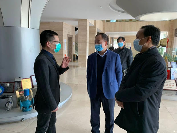 嘉定區(qū)人大常委會(huì)副主任王其明走訪調(diào)研上海滬工閥門廠(圖2)