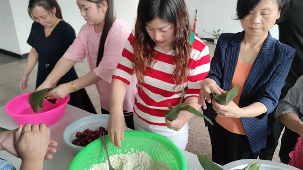 2021年上海滬工閥門廠端午節(jié)包粽子活動(dòng)(圖6)