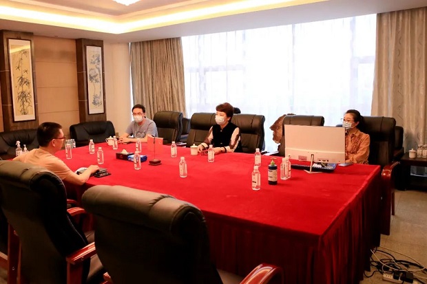 華亭鎮(zhèn)黨委書(shū)記何蓉一行走訪調(diào)研上海滬工閥門廠(集團(tuán))有限公司