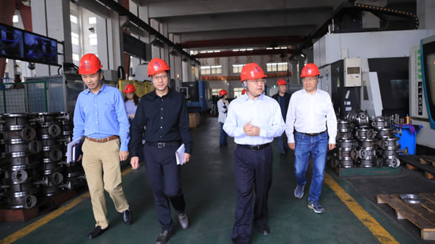 嘉定區(qū)經(jīng)委領(lǐng)導(dǎo)實(shí)地調(diào)研上海滬工閥門廠(圖4)